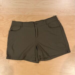 Prana Halle 5” Shorts II in Olive